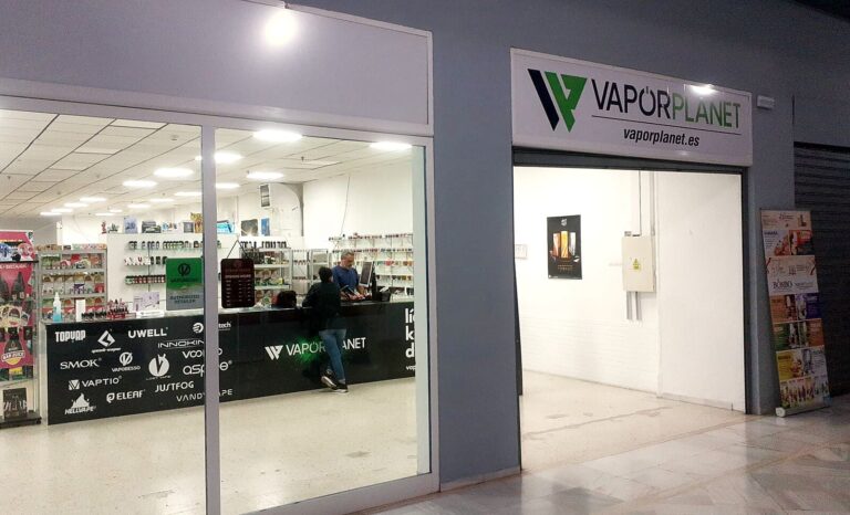 Escaparate de Vapor Planet en el Centro Comercial Las Torres de Écija